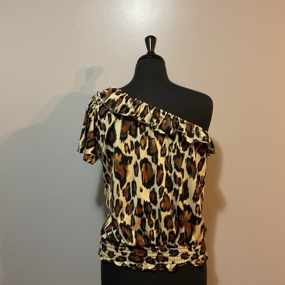 Tops - Leopard Print One-Shoulder Top